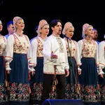 25-04-11-Pod-oknom-cheryomuha-04