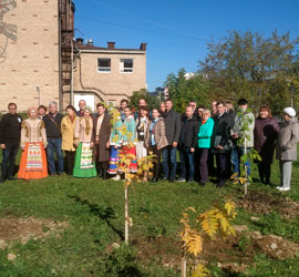 Уральский центр народного искусства провел эко-акцию «Посади рябину»